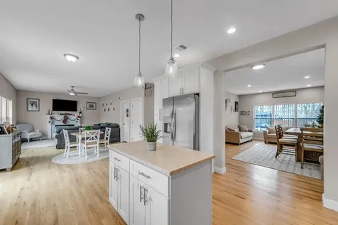 31 Windus Shirley NY 11967