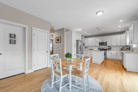 31 Windus Shirley NY 11967