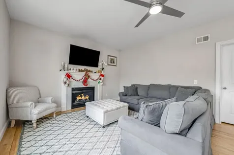 31 Windus Shirley NY 11967