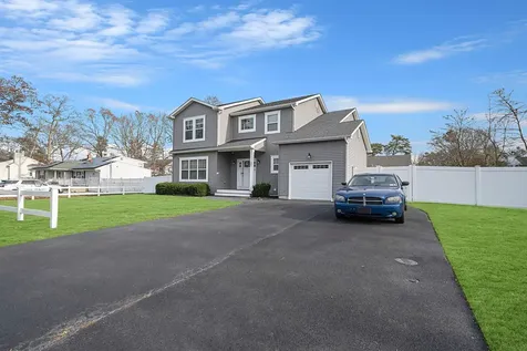 31 Windus Shirley NY 11967