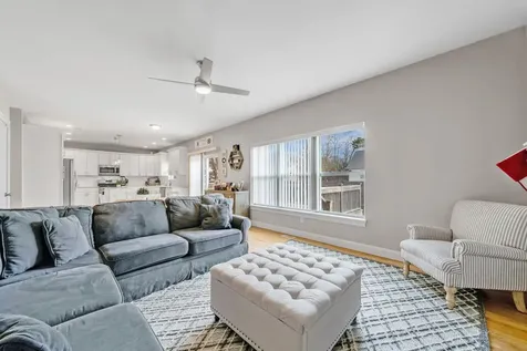 31 Windus Shirley NY 11967