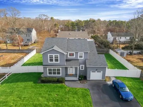 31 Windus Shirley NY 11967