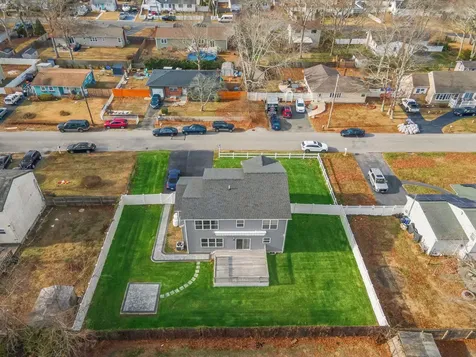 31 Windus Shirley NY 11967