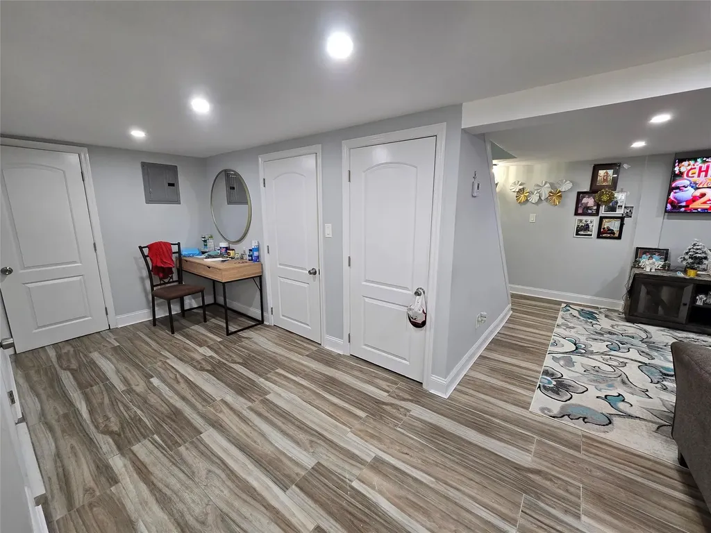 17 Hillcrest Drive Westbury NY 11590