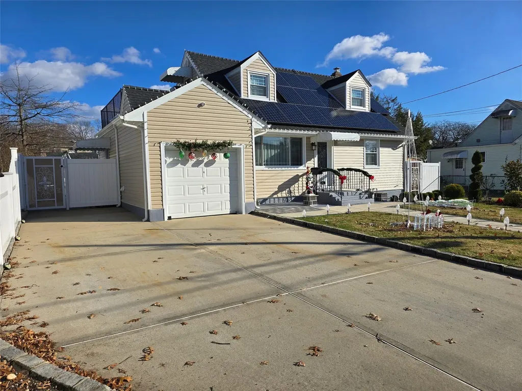 17 Hillcrest Drive Westbury NY 11590