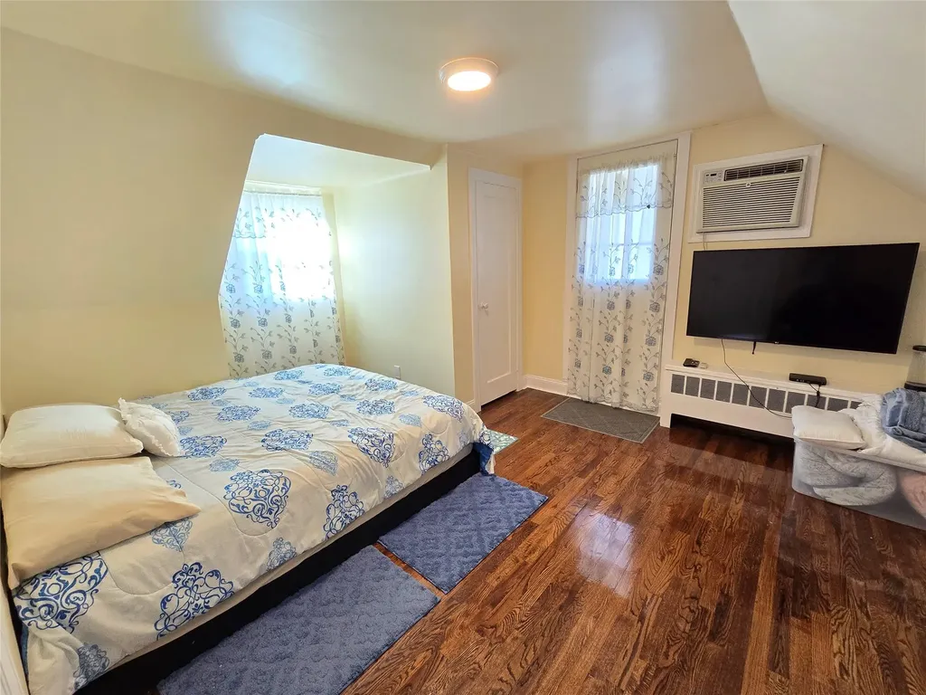 17 Hillcrest Drive Westbury NY 11590