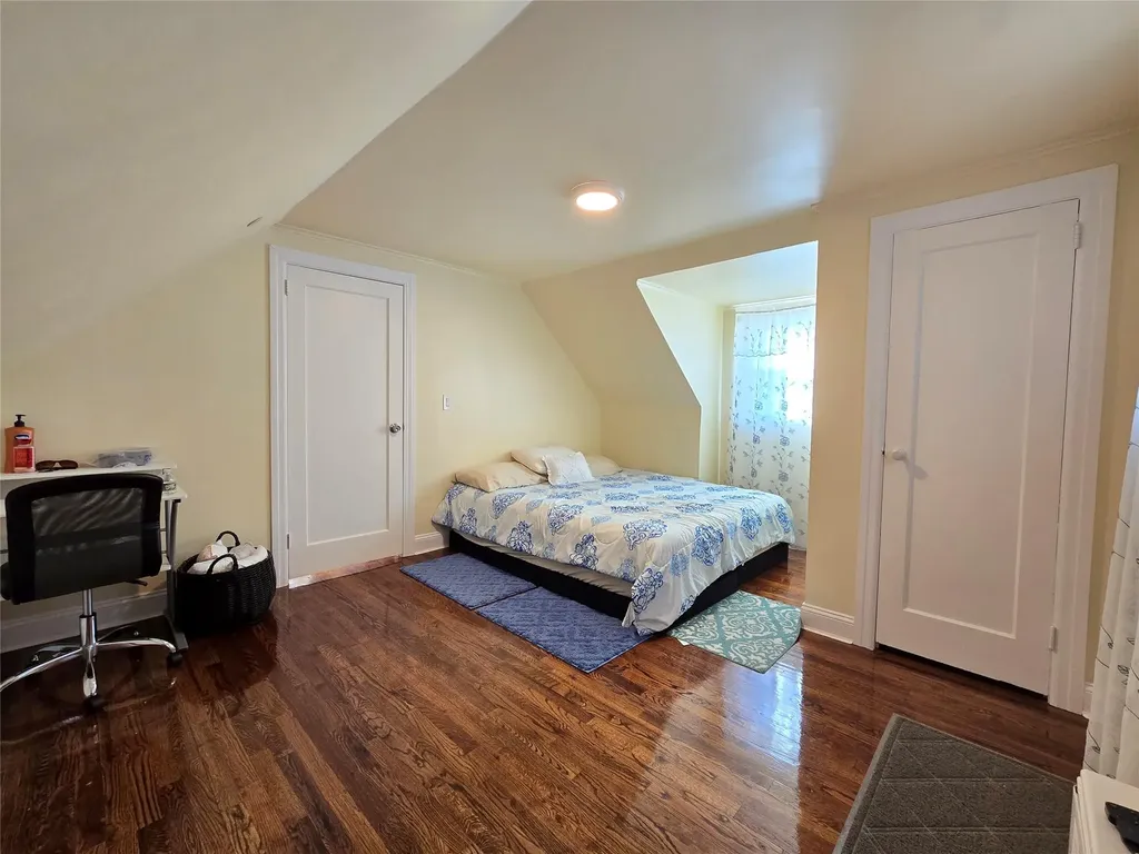 17 Hillcrest Drive Westbury NY 11590