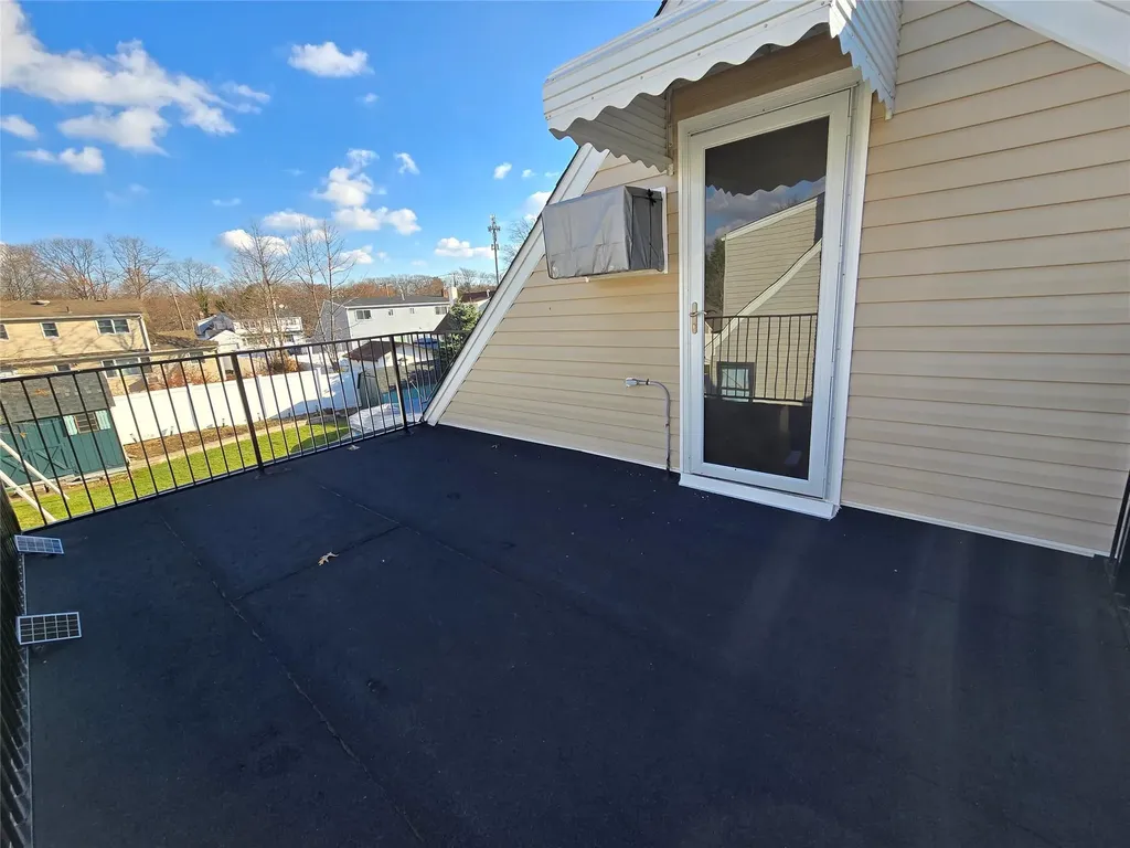 17 Hillcrest Drive Westbury NY 11590