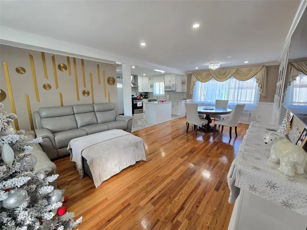 17 Hillcrest Drive Westbury NY 11590