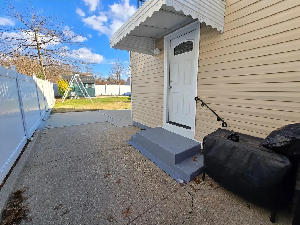 17 Hillcrest Drive Westbury NY 11590