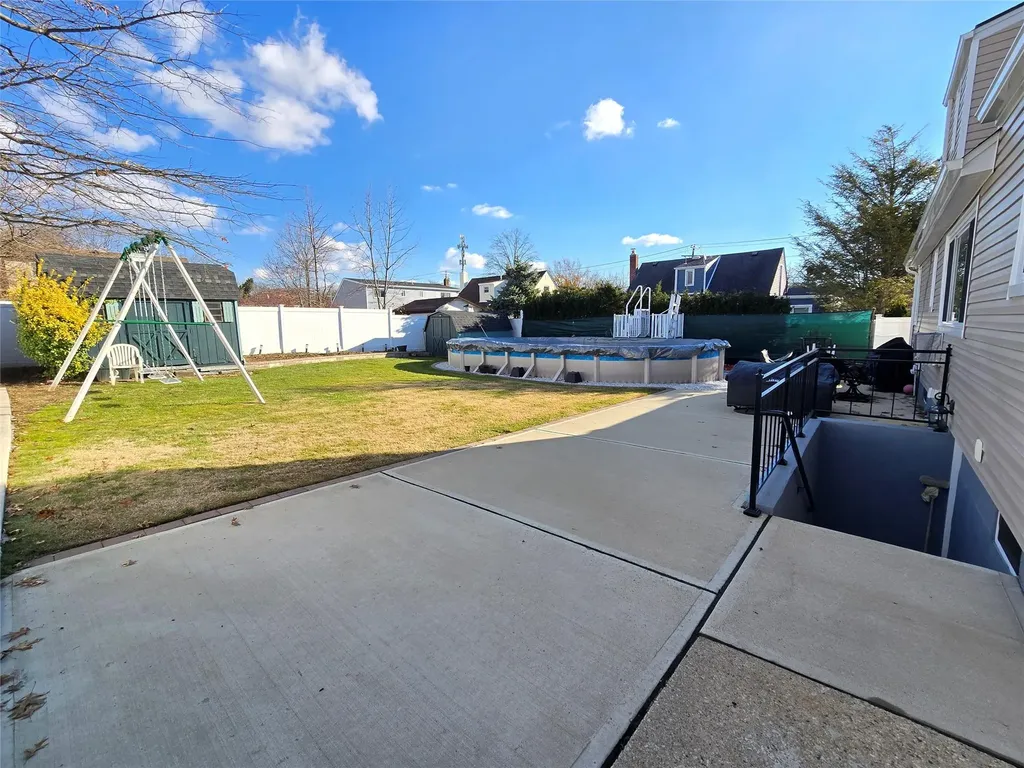 17 Hillcrest Drive Westbury NY 11590