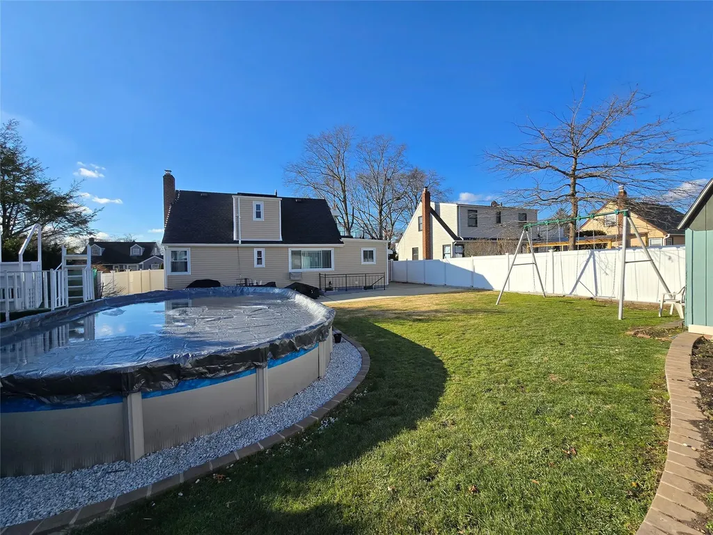 17 Hillcrest Drive Westbury NY 11590