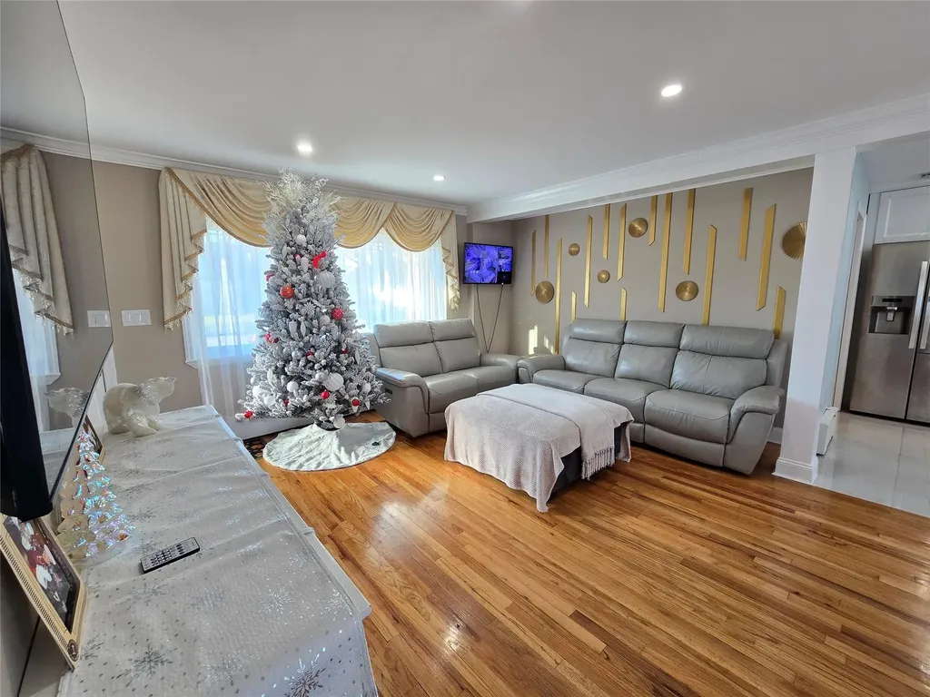 17 Hillcrest Drive Westbury NY 11590