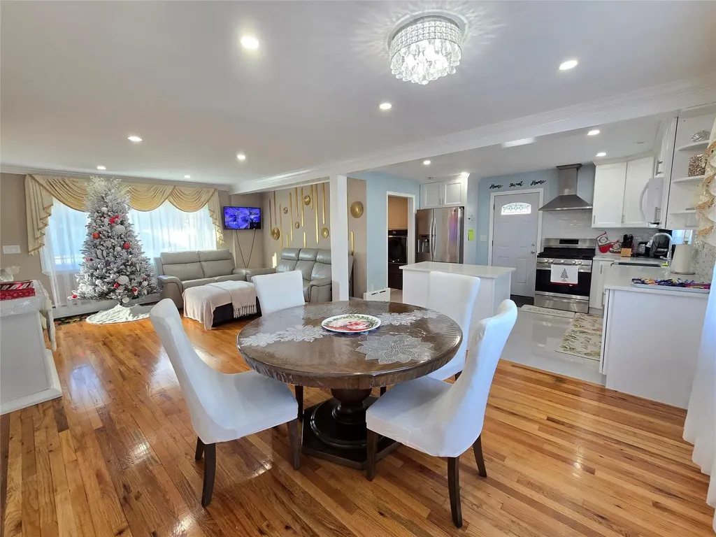 17 Hillcrest Drive Westbury NY 11590