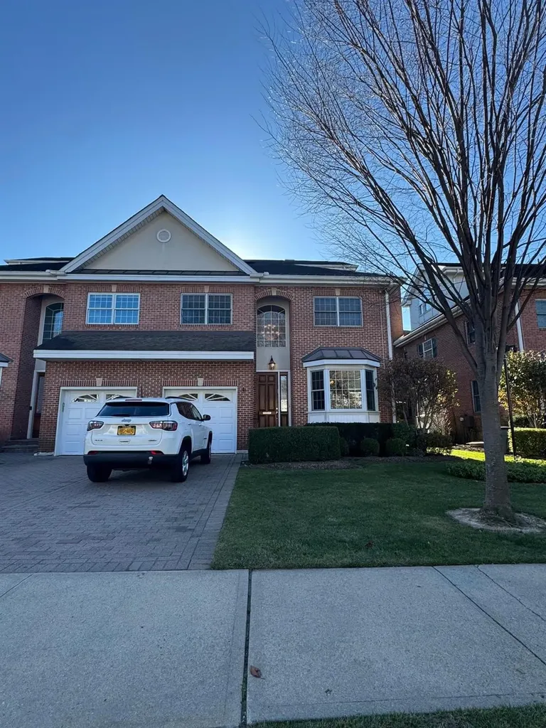 4e Nassau Drive Great Neck NY 11021