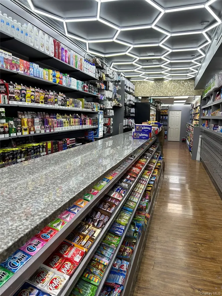 191A Broadway Amityville NY 11701