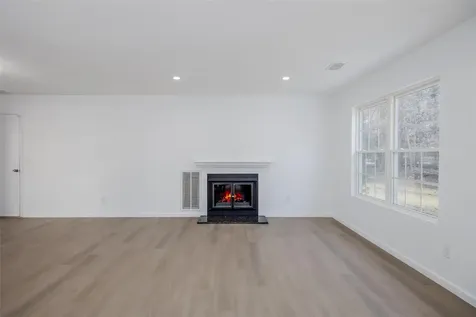 8 Woodchuck Trail Coram NY 11727