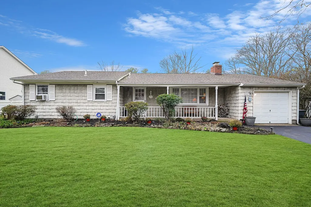 142 Norwalk Avenue Brookhaven NY 11763
