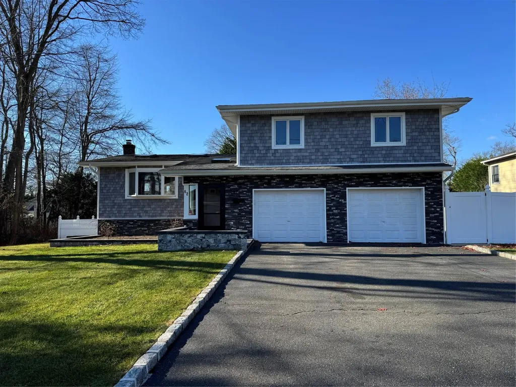 62 Cherokee Avenue West Islip NY 11795