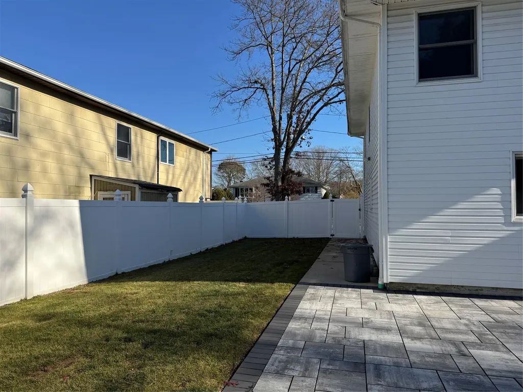 62 Cherokee Avenue West Islip NY 11795