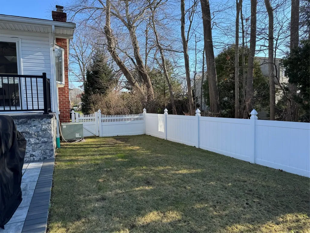 62 Cherokee Avenue West Islip NY 11795