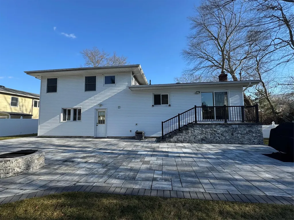 62 Cherokee Avenue West Islip NY 11795