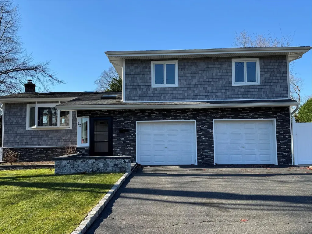 62 Cherokee Avenue West Islip NY 11795