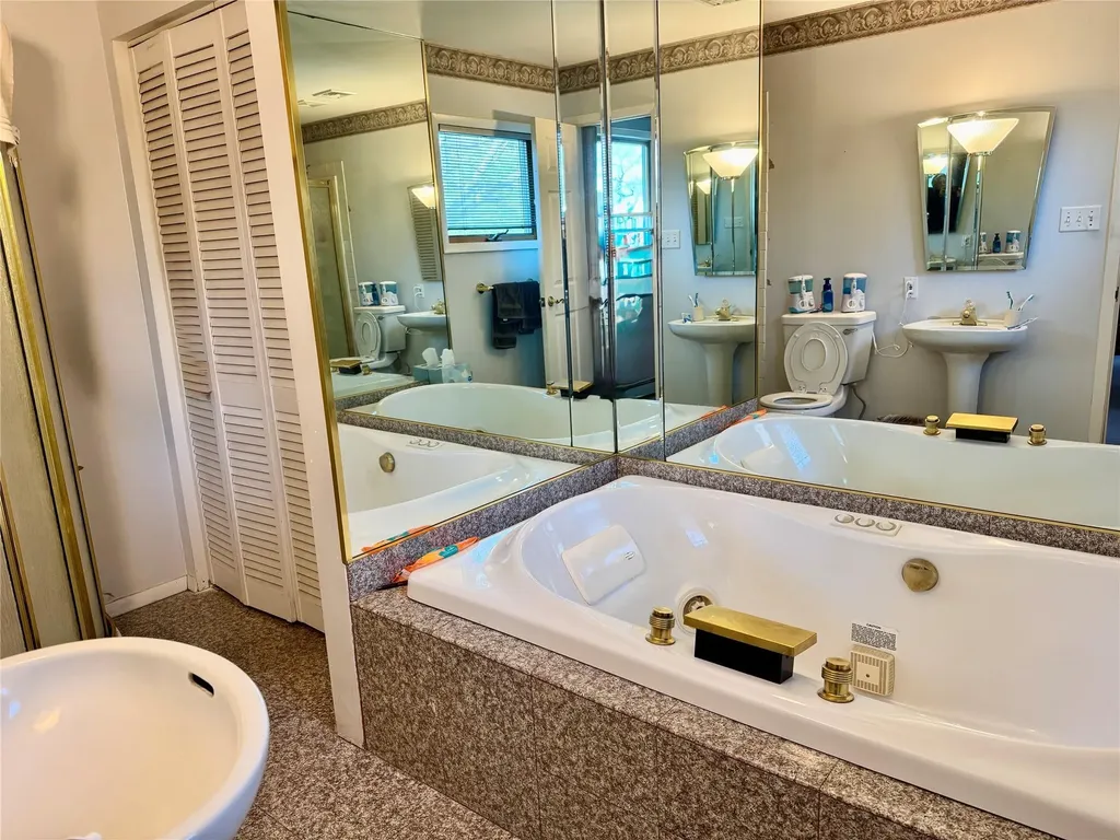 62 Cherokee Avenue West Islip NY 11795
