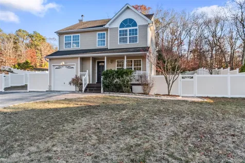 20 Mill Lane Medford NY 11763