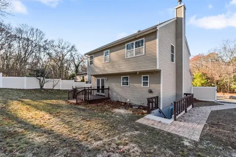 20 Mill Lane Medford NY 11763