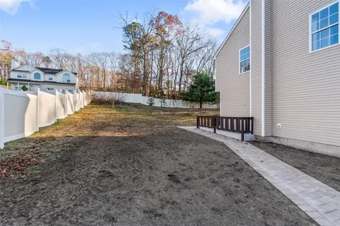 20 Mill Lane Medford NY 11763