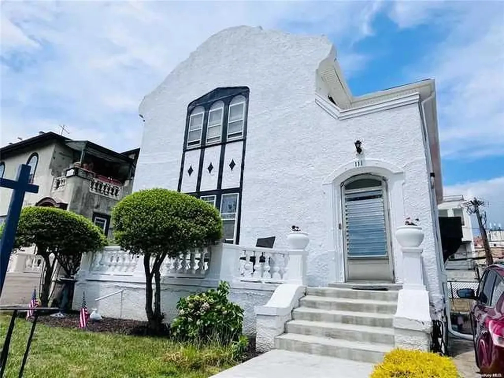 111 W Walnut Street Long Beach NY 11561