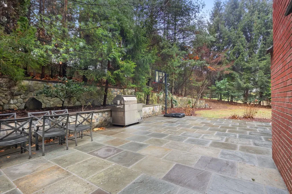 18 Fox Meadow Road Scarsdale NY 10583