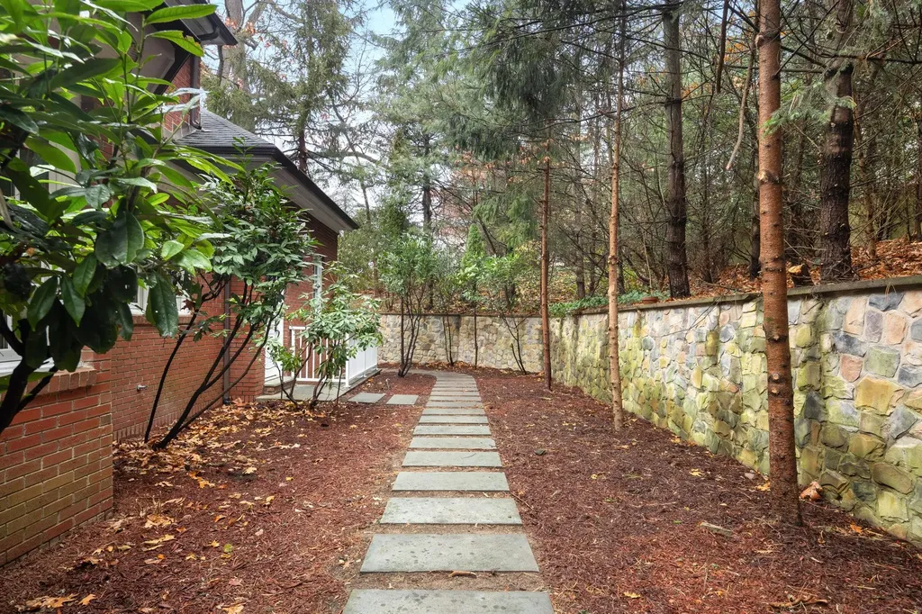 18 Fox Meadow Road Scarsdale NY 10583