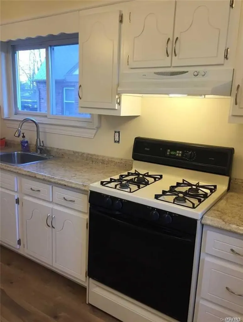 7 2nd Avenue East Islip NY 11730
