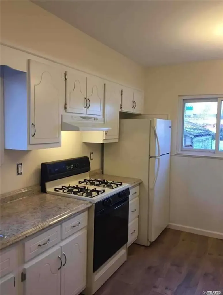 7 2nd Avenue East Islip NY 11730