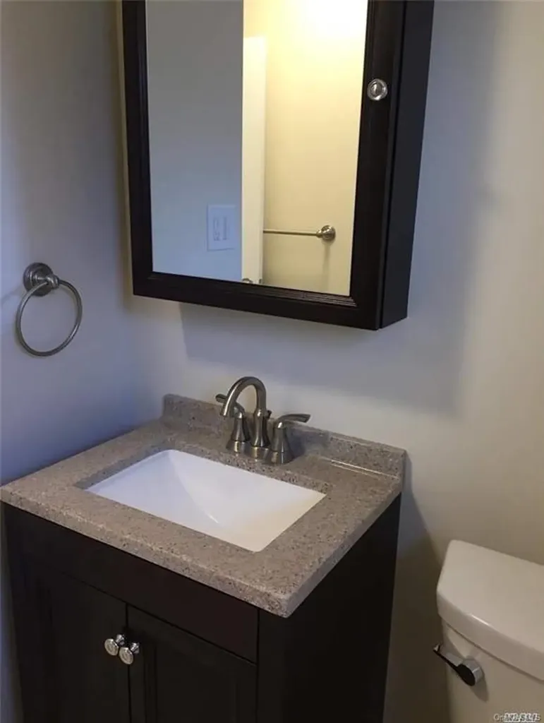 7 2nd Avenue East Islip NY 11730