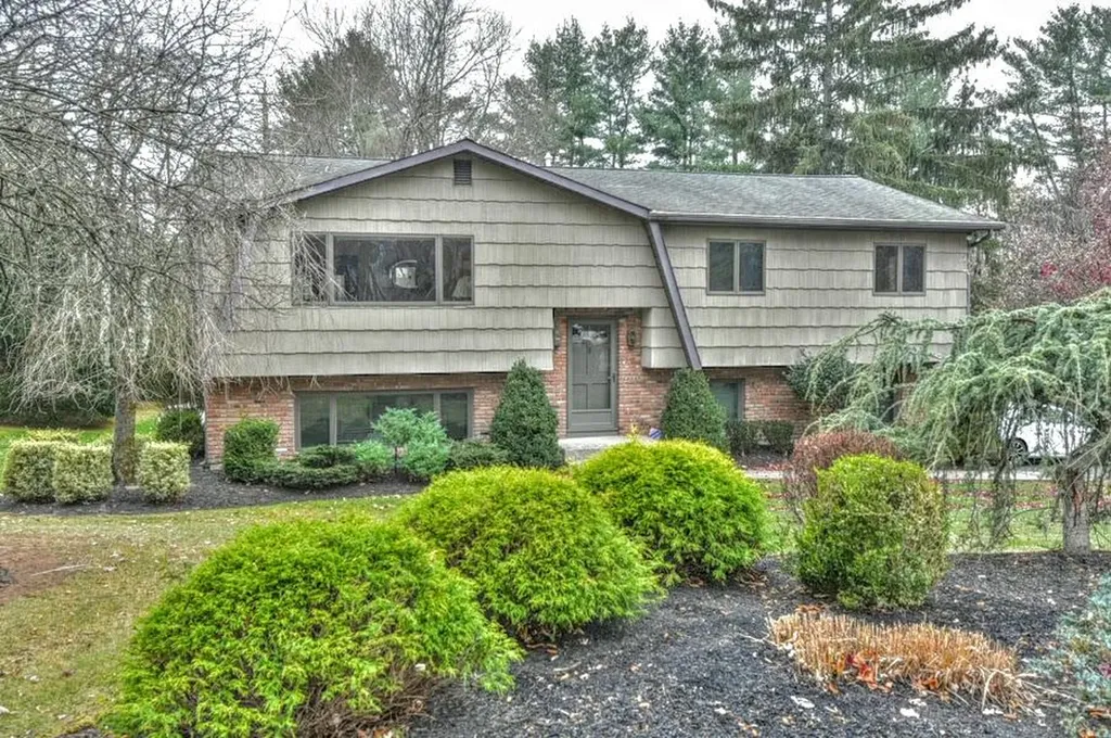 15 Hampton Road Airmont NY 10901