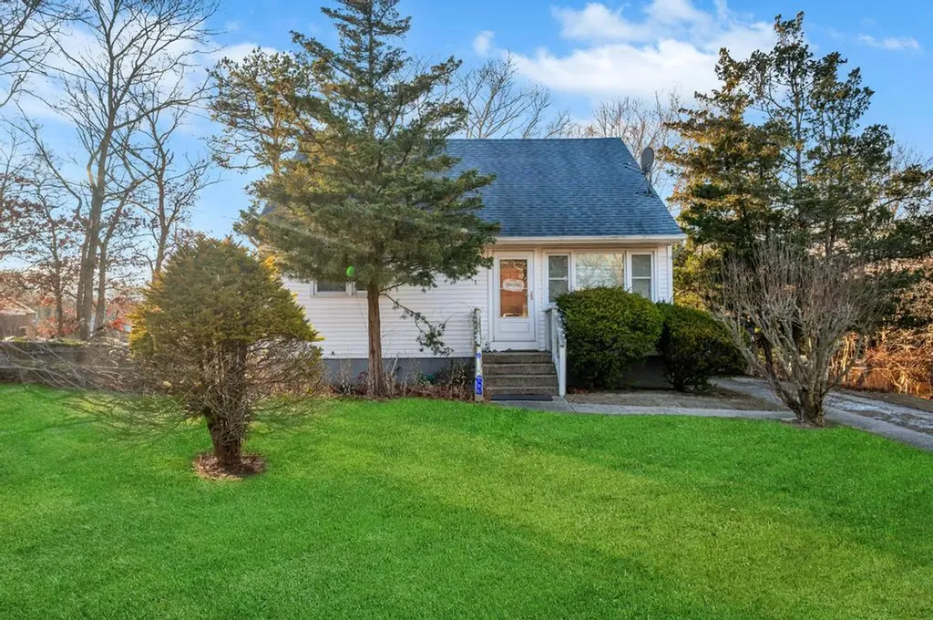 7 Quogue Avenue Riverhead NY 11901