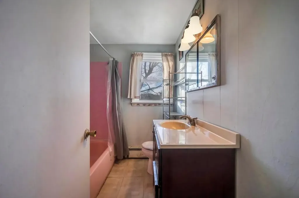 7 Quogue Avenue Riverhead NY 11901