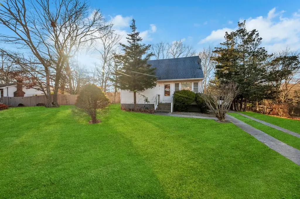 7 Quogue Avenue Riverhead NY 11901