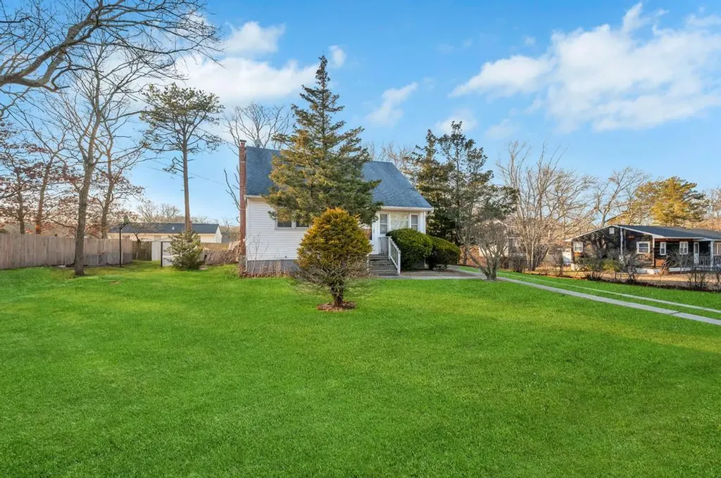7 Quogue Avenue Riverhead NY 11901