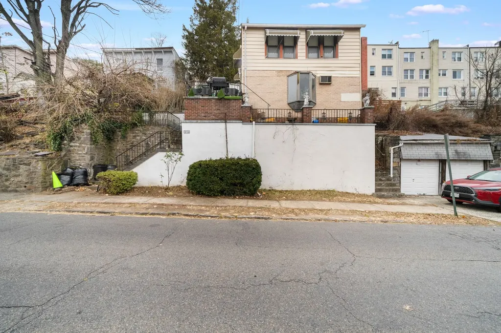 279 Edwards Place Yonkers NY 10703