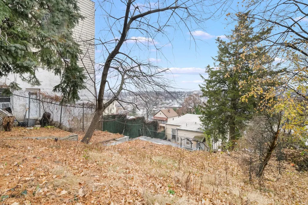 279 Edwards Place Yonkers NY 10703