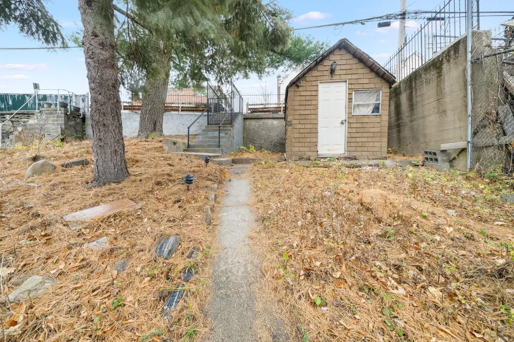 279 Edwards Place Yonkers NY 10703