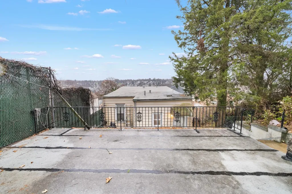 279 Edwards Place Yonkers NY 10703