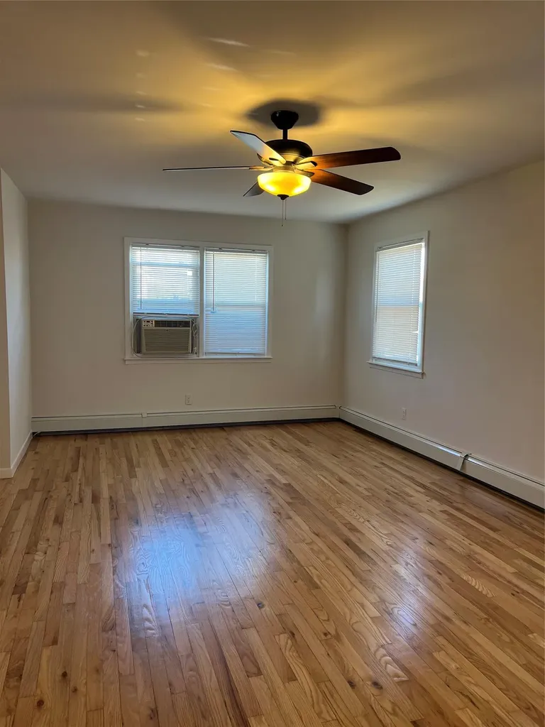 538 E Walnut Street Long Beach NY 11561