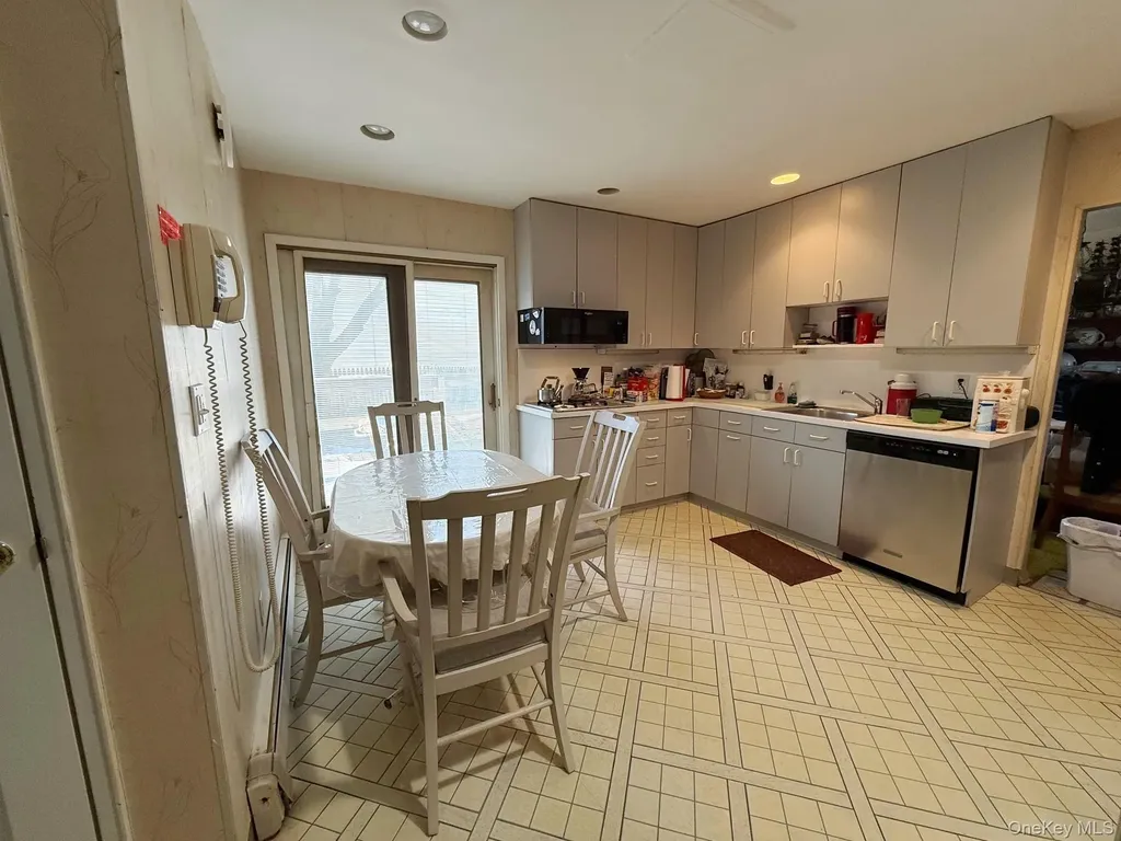 383 Clinton Avenue Cedarhurst NY 11516