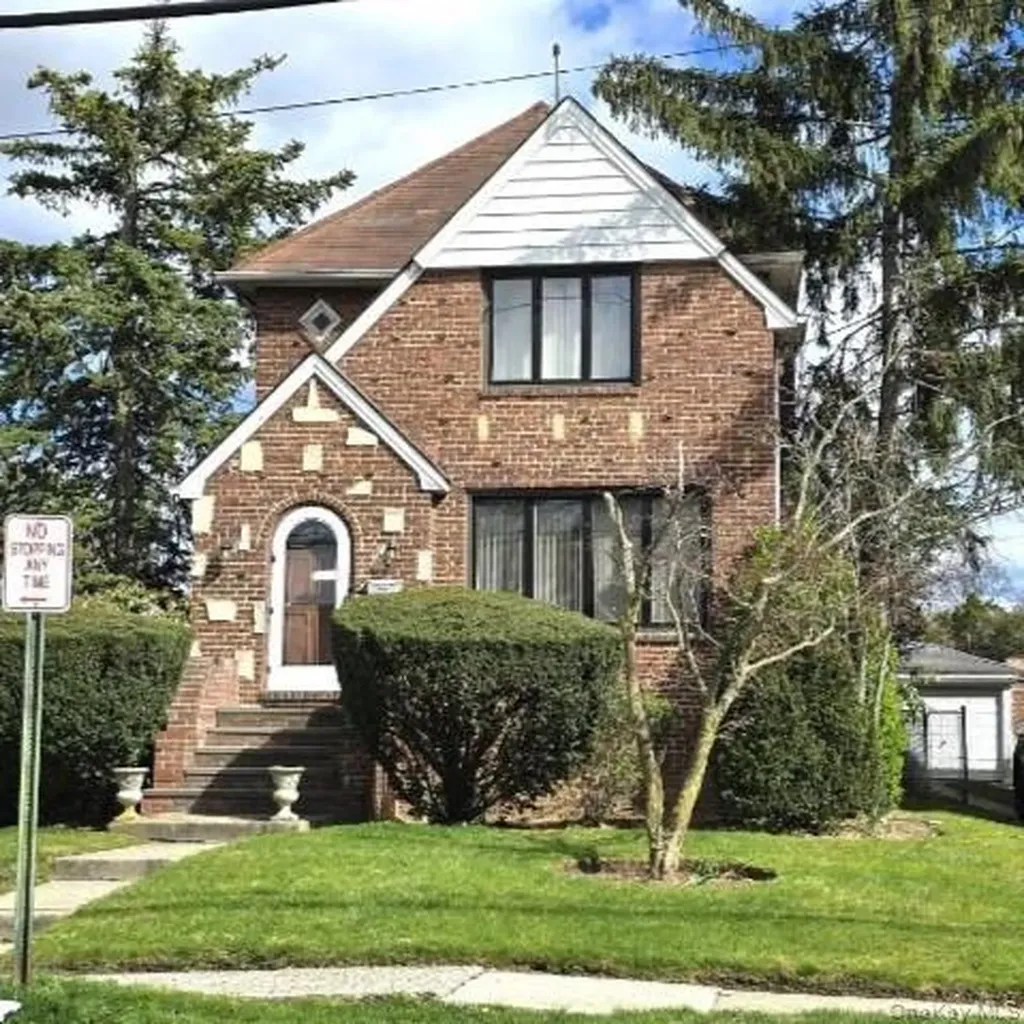 169 Bixley Heath Lynbrook NY 11563