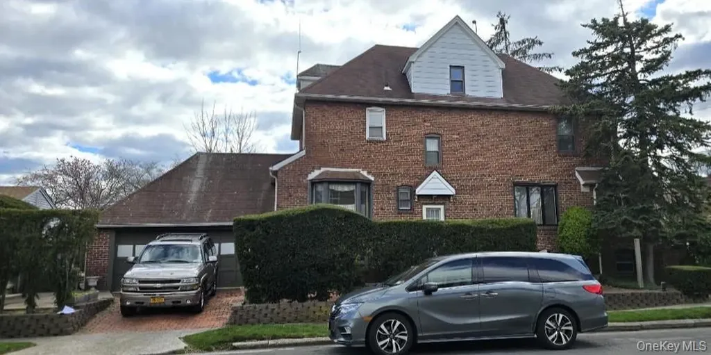 169 Bixley Heath Lynbrook NY 11563